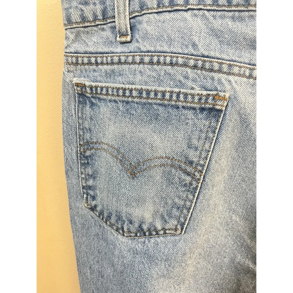 Vintage Levi's 540 Relaxed Fit Men's W42 x L32 Brown Tab Light Wash Made in USA